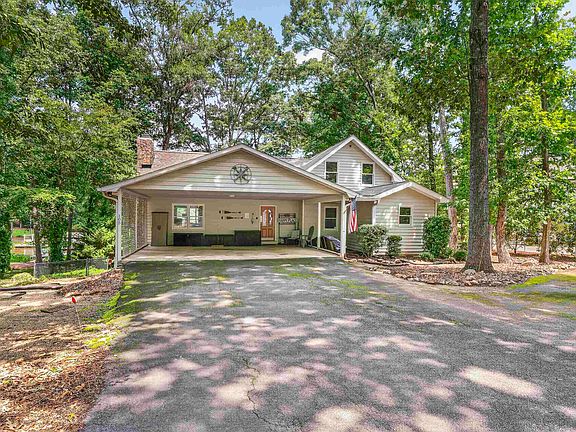 3rd image of 105 Horseshoe Ct
