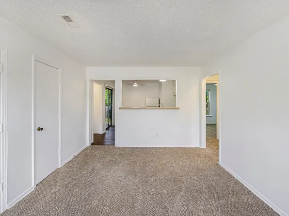 903 S Edgebrook Ln APT C, Olathe, KS 66061