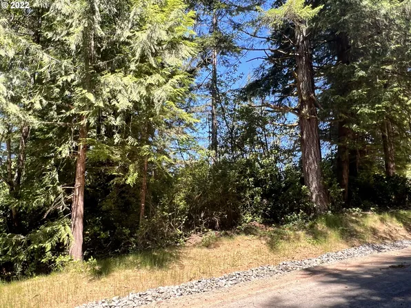 Little Woahink Dr #9, Florence, OR 97439