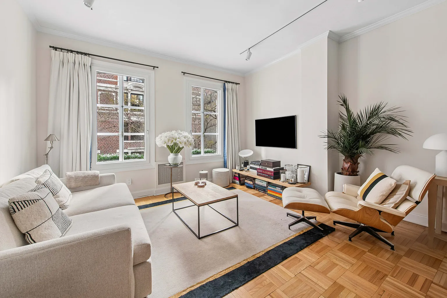 49 E 63rd St #4 photo 1
