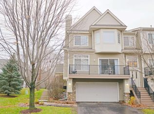 2325 Eagle Trace Ln, Woodbury, MN 55129