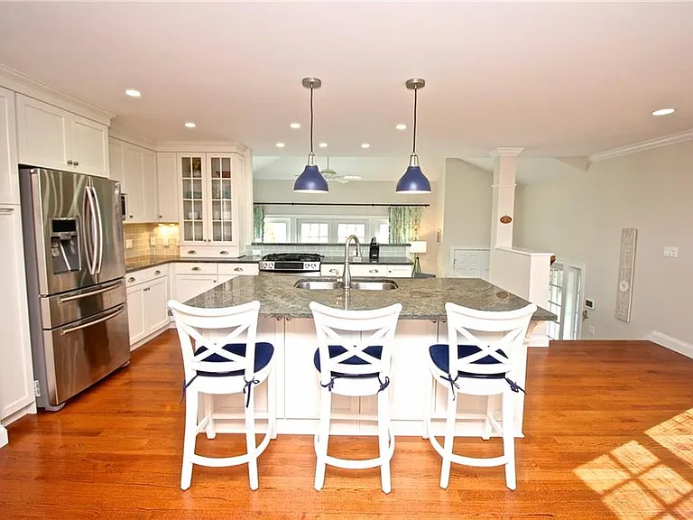 190 Coggeshall Ave — Photo 9