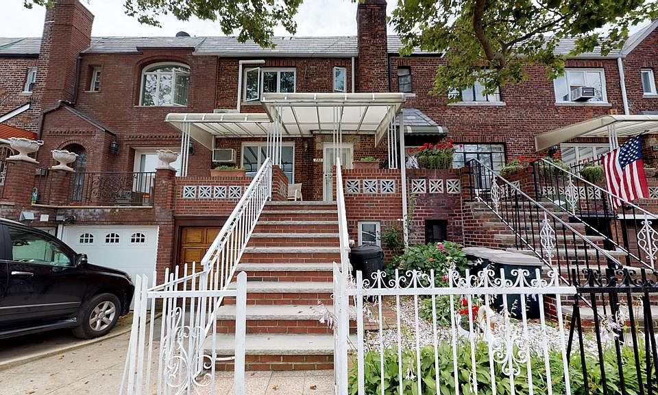 1st image of 740 Crawford Ave