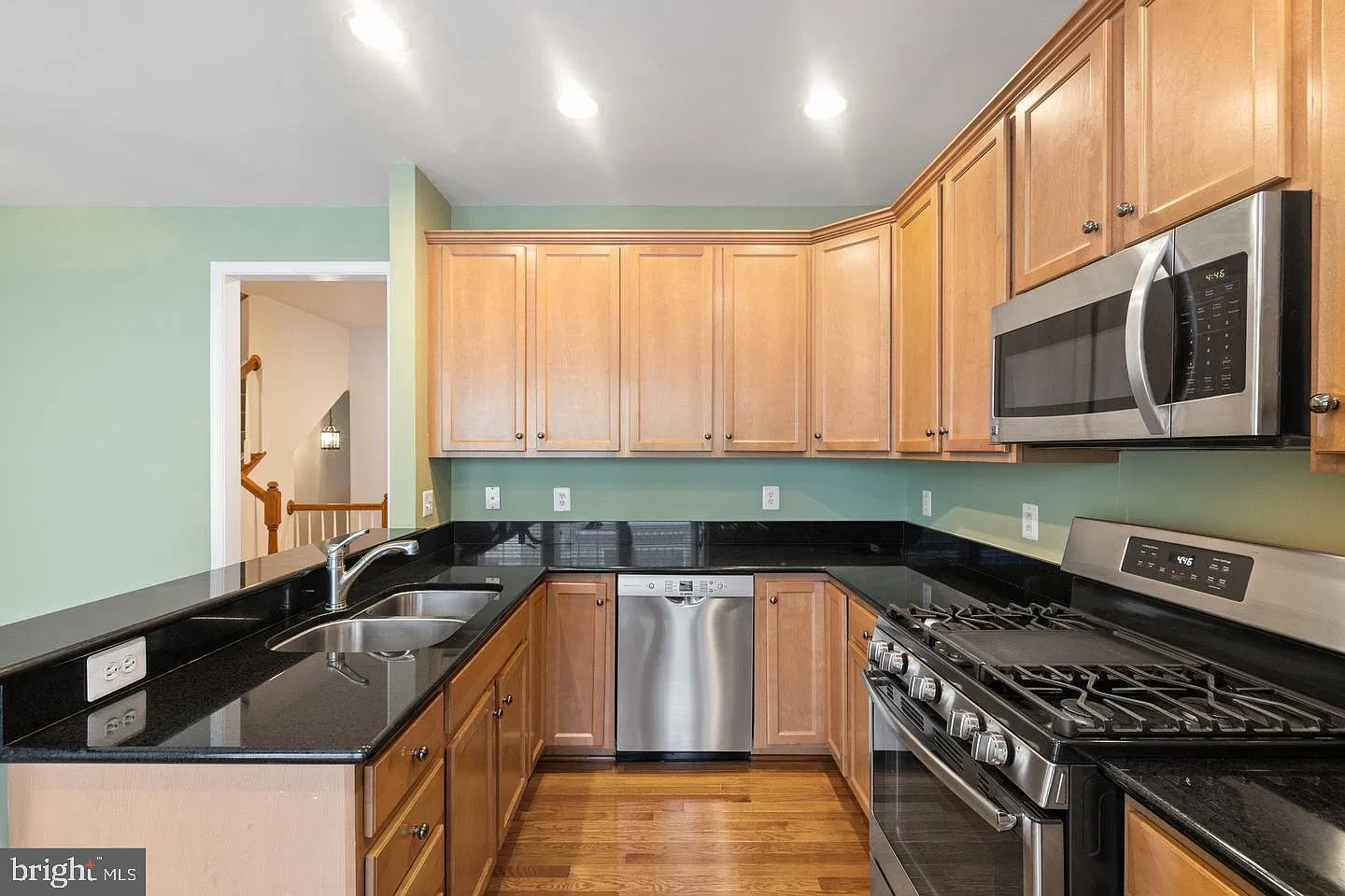 3 bed, 4.0 bath, 1624 sqft, $3,100 — Photo 3
