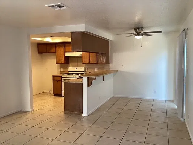 3 bed, 1.5 bath, 1250 sqft, $1,650 — Photo 4