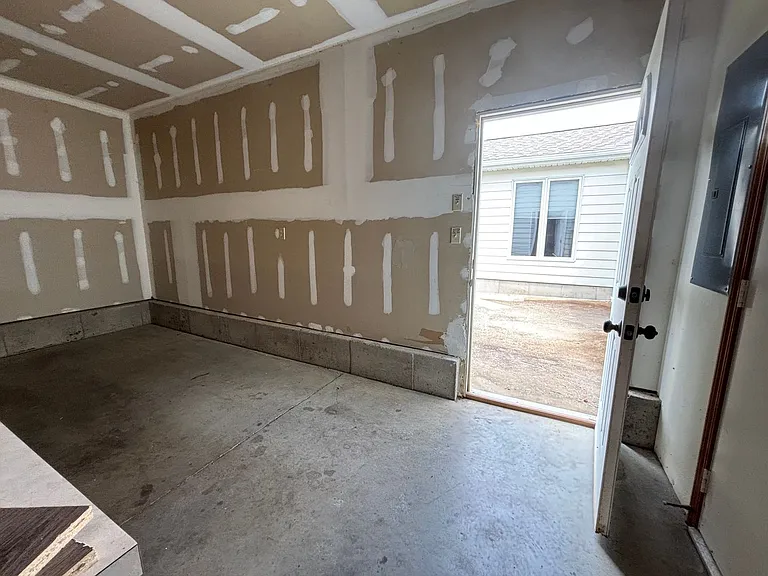 300 Dover Dr — Photo 22