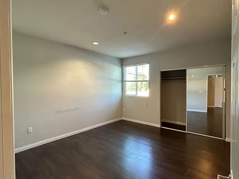 Sherman Oaks Place — Photo 6