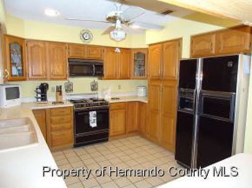 KITCHEN CONTAINS 5 LAZY SUSANS