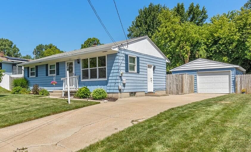 1st image of 1001 Coventry Dr NW