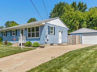 1001 Coventry Dr NW, Grand Rapids, MI 49544