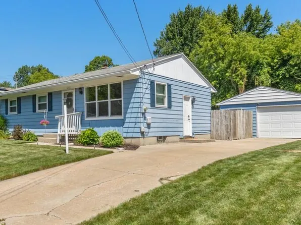 1001 Coventry Dr NW, Grand Rapids, MI 49544