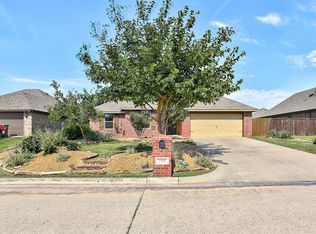 1205 Ridgeway Dr, Moore, OK 73160