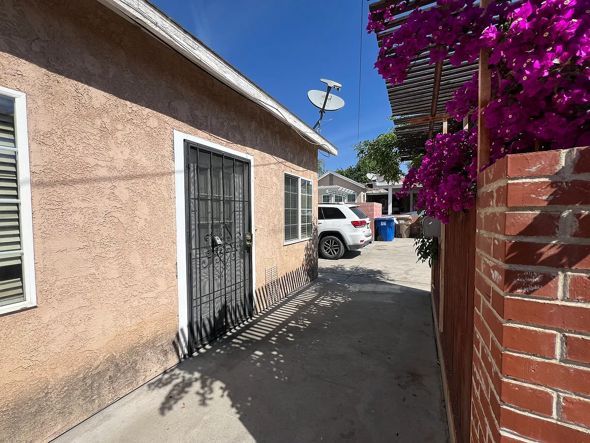 Building Photo - 2211 Quincy Dr #A