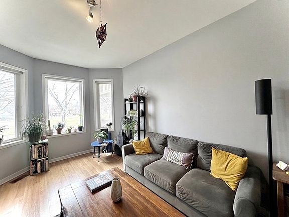 2nd image of 581 Carlaw Ave