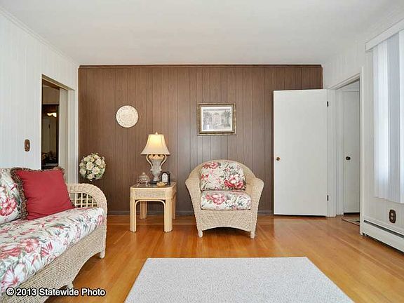 3rd image of 45 Oliver St