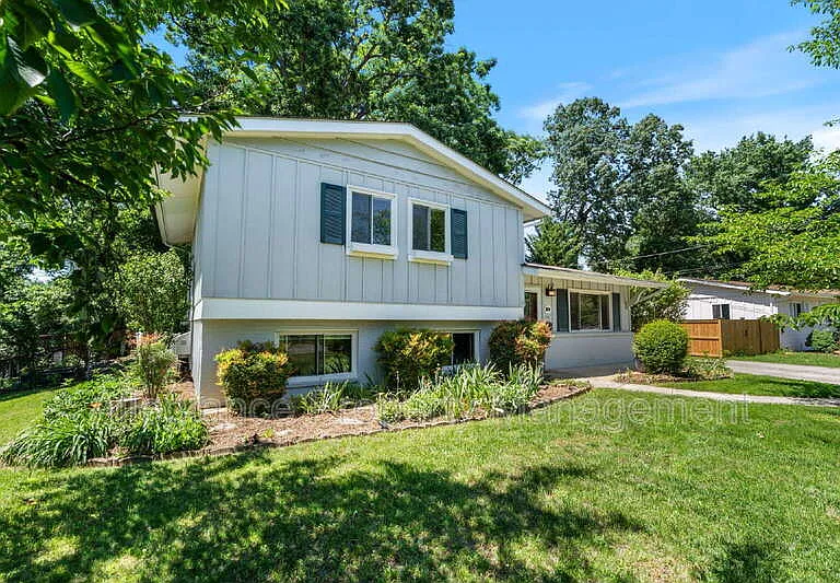 6610 Bowie Dr — Photo 2