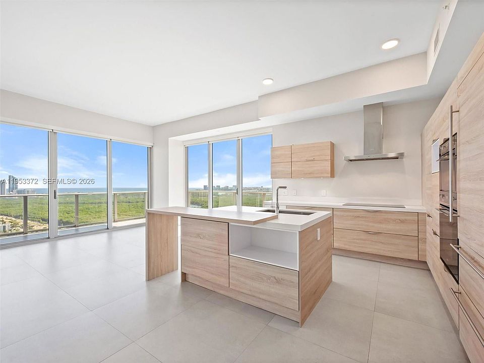 1st image of 16385 Biscayne Blvd #Penthouse 8