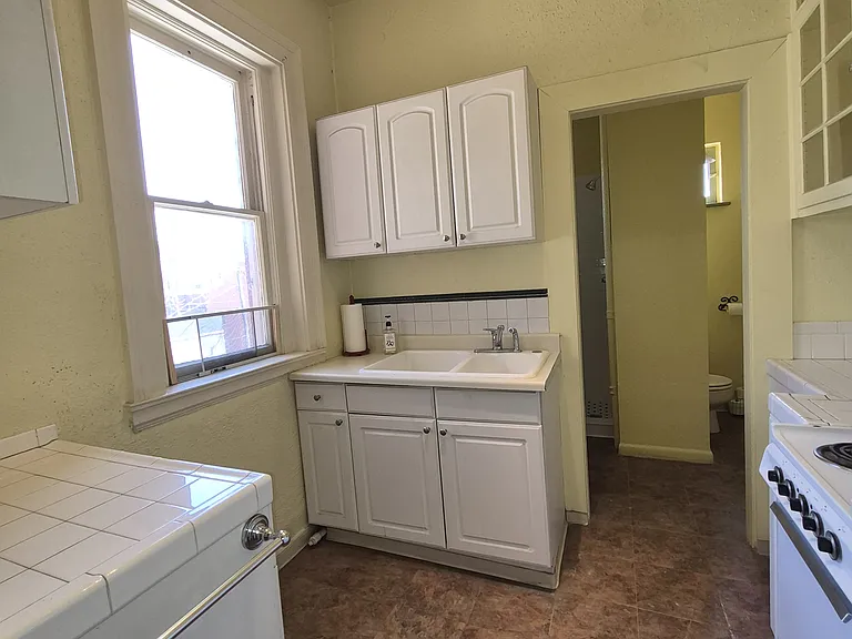 1136 N Logan St #5 — Photo 9