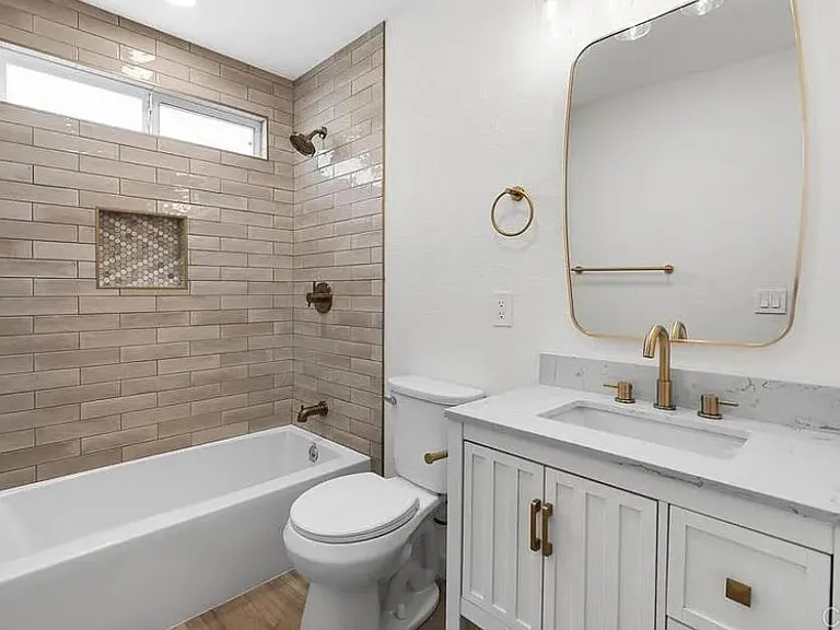 3825 Van Dyke Ave #3 — Photo 2
