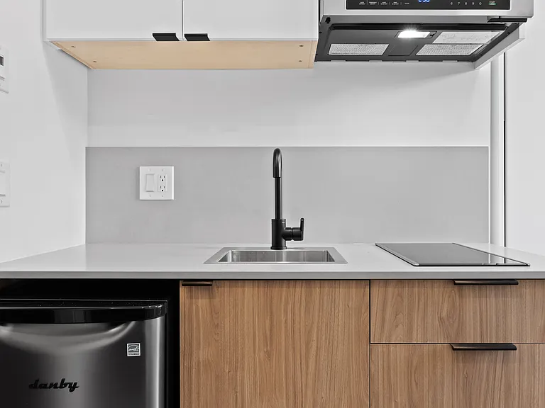 455 Abbott St — Photo 9