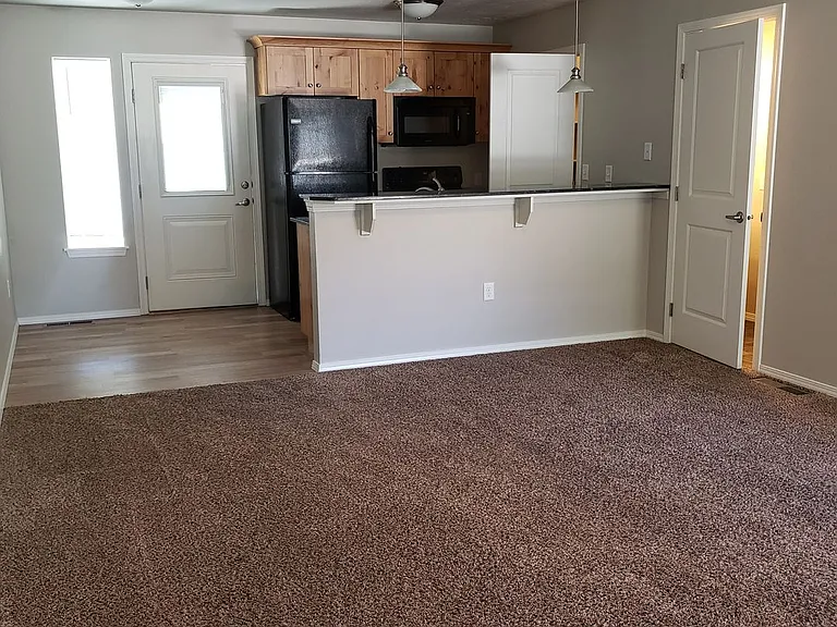 1452 N Allumbaugh St — Photo 2
