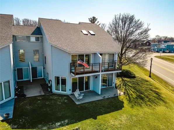 208 Park Ave APT 9, Conneaut, OH 44030