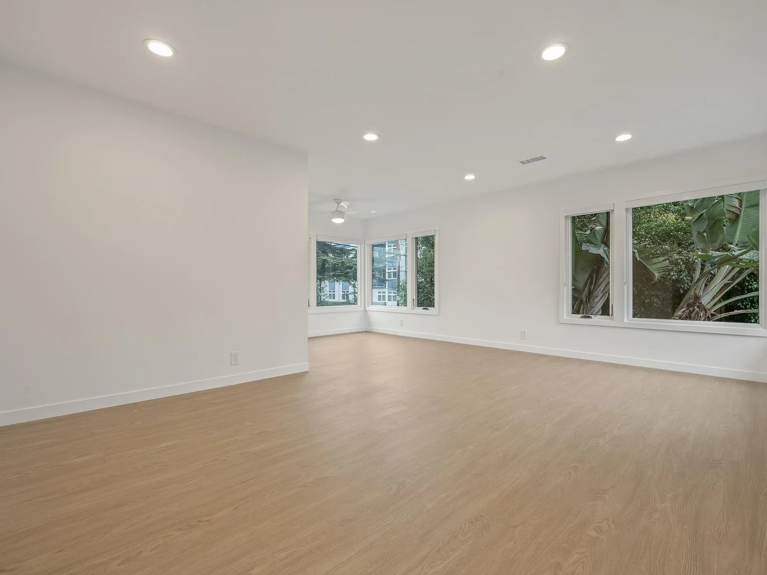 2 bed, 900 sqft, $4,095 — Photo 4