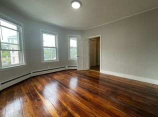 579 Willow St FLOOR 2, Woonsocket, RI 02895