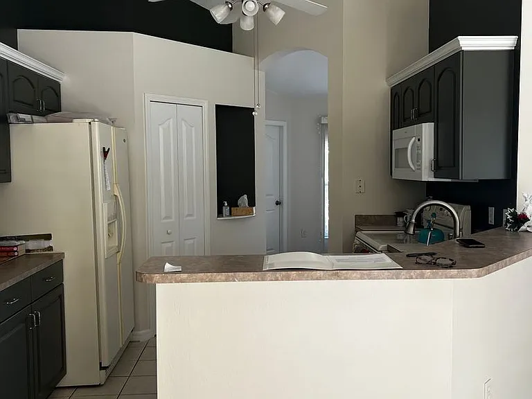 2274 E Fairbanks Dr — Photo 2