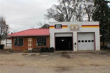 2nd image of 3292 N Woodruff Rd