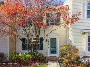 1442 Joshel Ct, Geneva, IL 60134