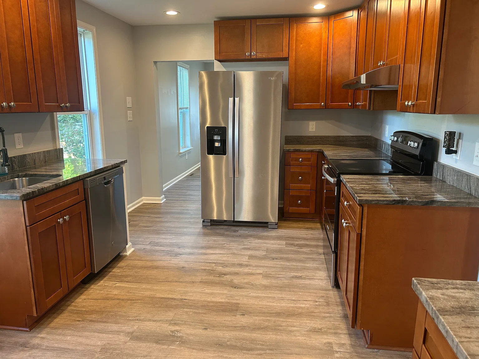 4 bed, 2050 sqft, $2,595 — Photo 3