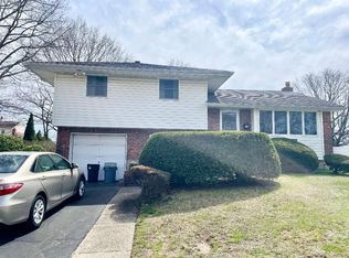 26 Violet Ln, Commack, NY 11725