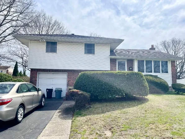 26 Violet Lane, Commack, NY 11725