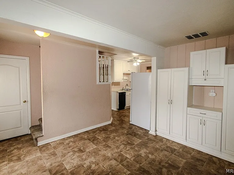870 Ash Ln — Photo 14