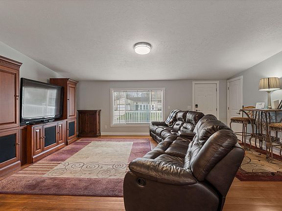 5th image of 52115 Hollyhock Rd