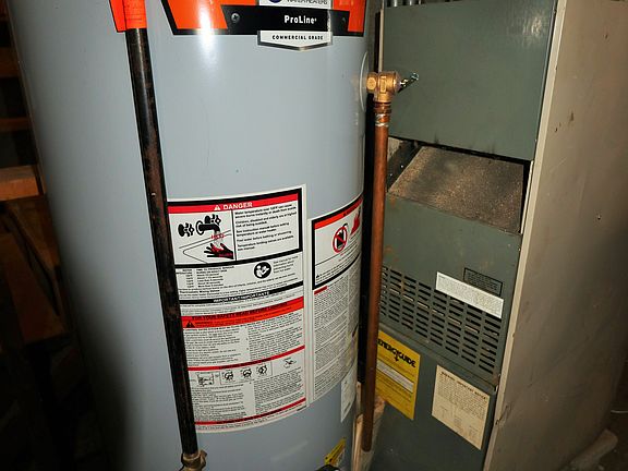 5th image of 37 Oak St
