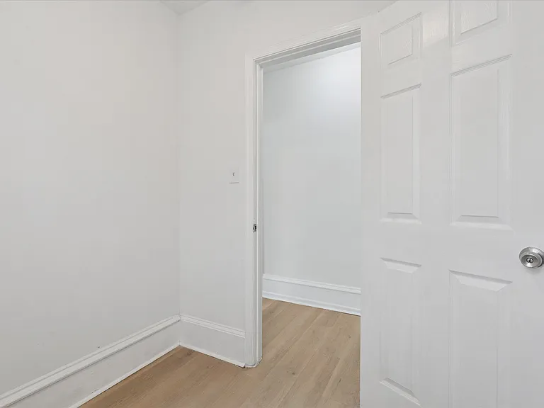 2054 W Glenwood Ave — Photo 14