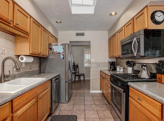 3rd image of 10646 W Hogan Dr