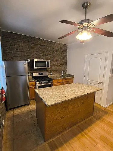 164 University Ave Photo 1