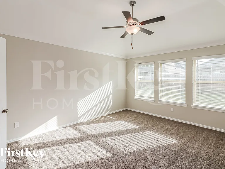 1648 Breezewood Dr — Photo 9