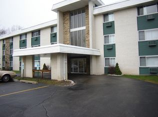 375 W Winchester Rd APT 107, Libertyville, IL
