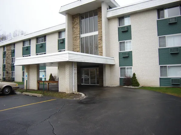 375 W Winchester Rd APT 107, Libertyville, IL 60048