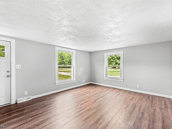 5th image of 4016 Victory Ave