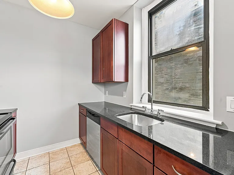 171 Grape St — Photo 4