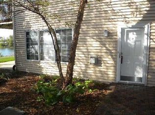 2350 W Deer Path Way, Beloit, WI 53511