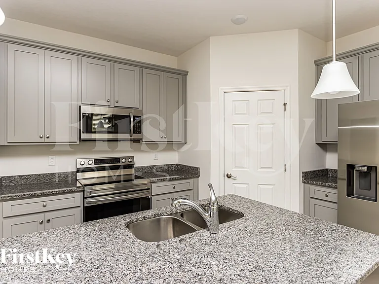 588 Crown Rose Dr — Photo 7