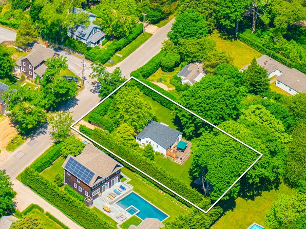 40 Oak Ln, Amagansett, NY 11930