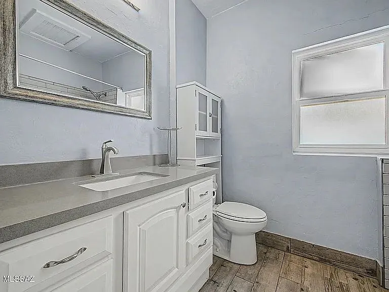 825 E Helen St — Photo 15