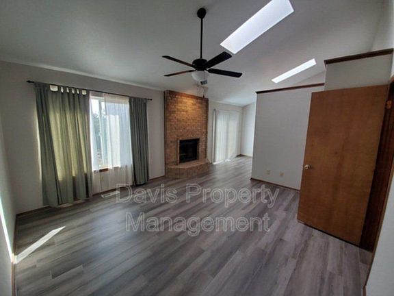 5th image of 724 Pebble Beach Dr